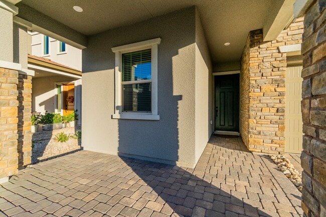 Photo - 584 La Vis Acrs Ln