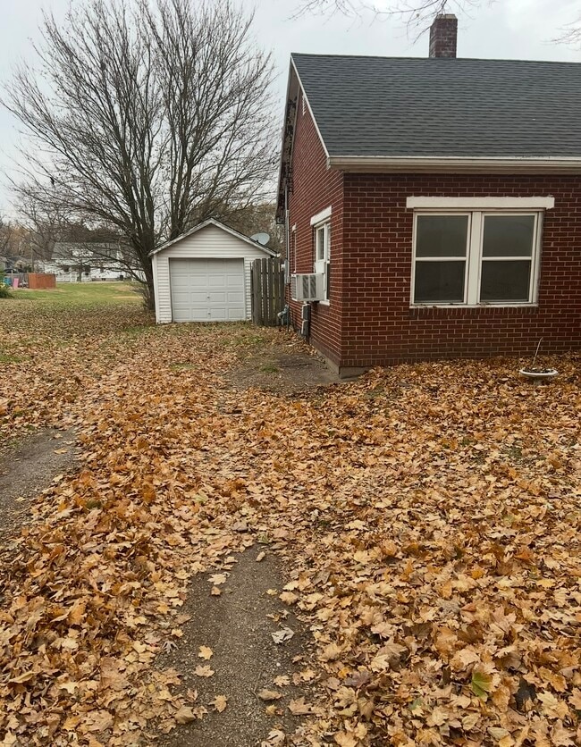 Photo - 604 E Oak St