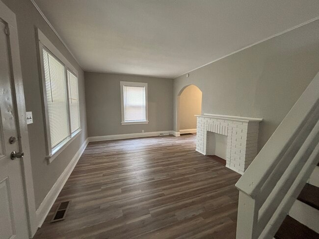 Photo - 3524 Leybourn Ave