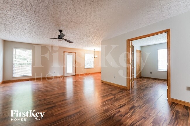 Photo - 426 Flat River St