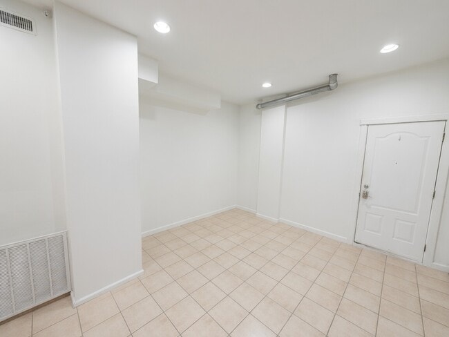 Photo - 1228 N Cleaver St Unit 2M