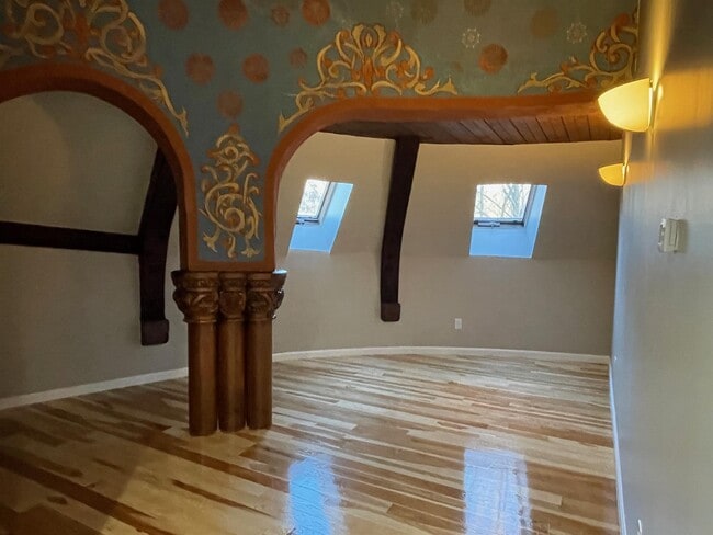 Building Photo - 25 Bow St Unit 1