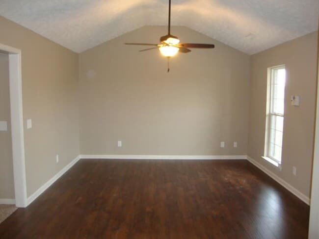 Photo - 103 Jericho St
