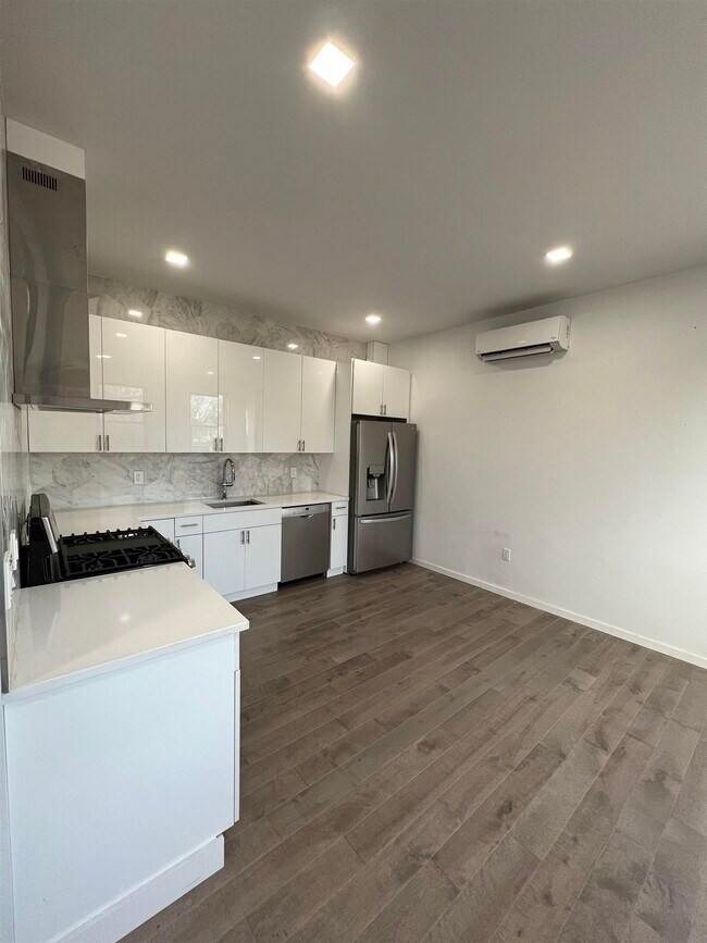 Photo - 125 Maple St Unit 2