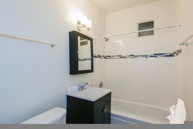 Photo - 724 W Roscoe St Unit 724-3N
