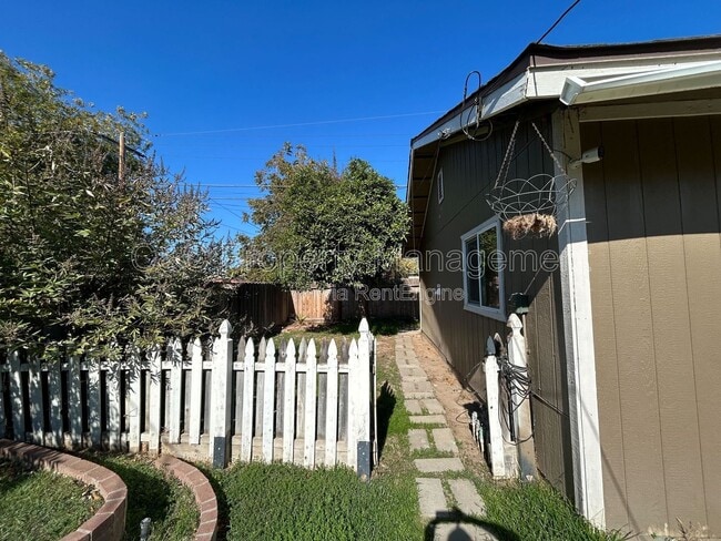 Photo - 1222 W Saginaw Way