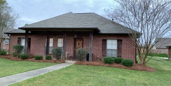 Front - 107 Whispering Oaks Xing