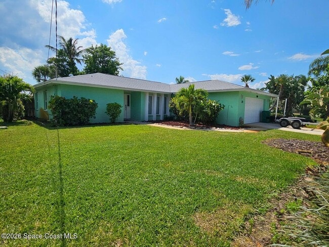 Building Photo - 320 Yuma Dr