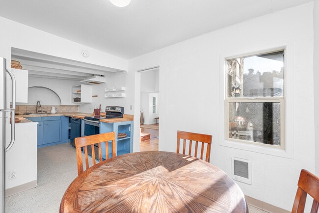 Photo - 543 Fernwood Pacific Dr