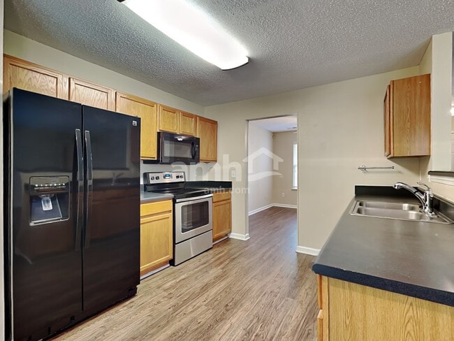 Photo - 515 Kingsman Ln