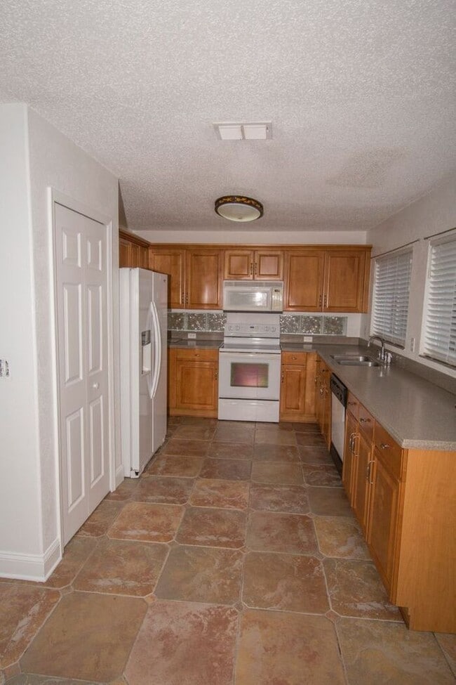 Photo - 3/2.5 with 2-car garage in Maitland