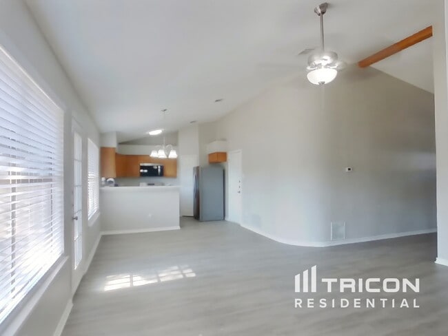 Photo - 1302 Texas Oak Way