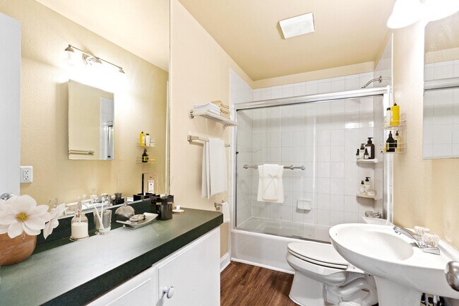 Photo - 594-598 S Lincoln