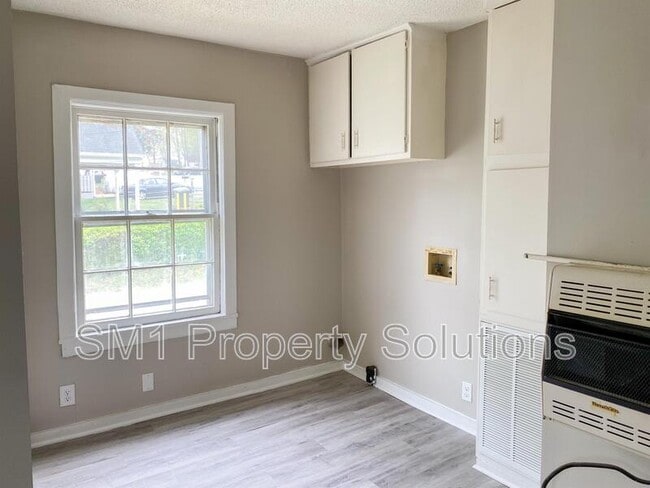 Photo - 915 Willow Rd