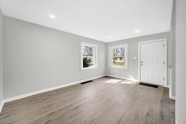 Photo - 735 Porter St