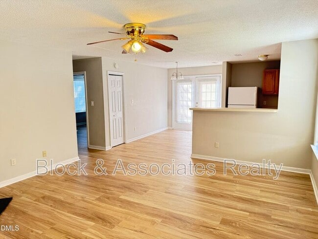Photo - 4832 Silverdene St