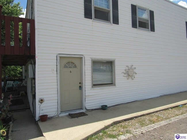 Building Photo - 3640 Flaherty Rd Unit Apt #6