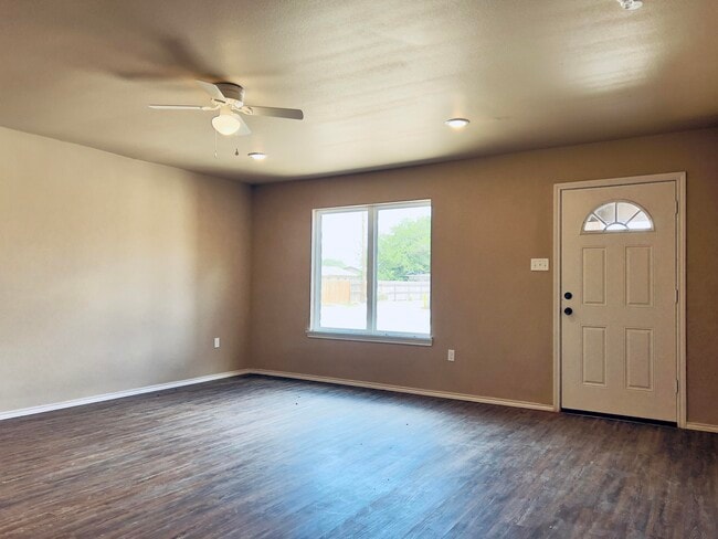 Photo - 2419 N Ave N