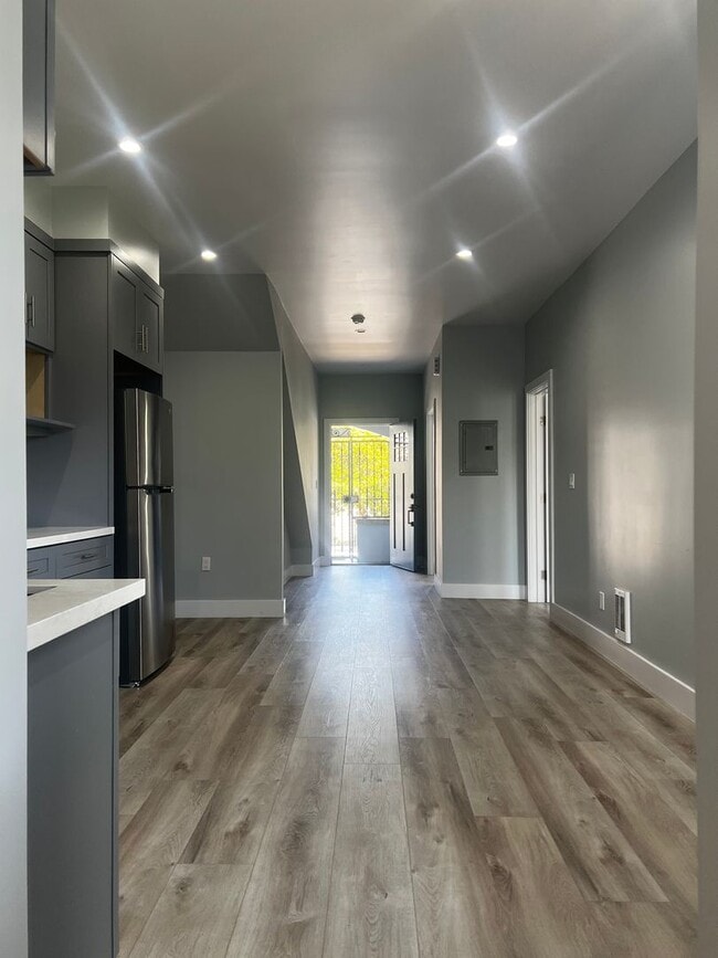 Photo - 659-661  2nd Ave. Unit 661