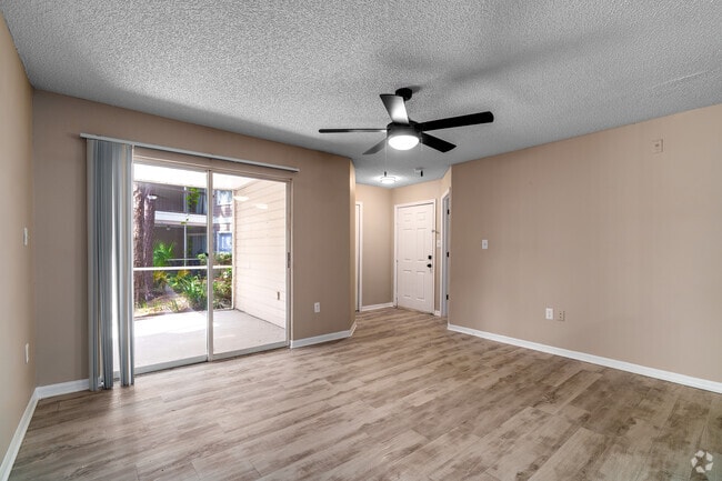 3 habitaciones, 2 baños - 1198 pies cuadrados - Sala de estar - Laguna Place Apartments