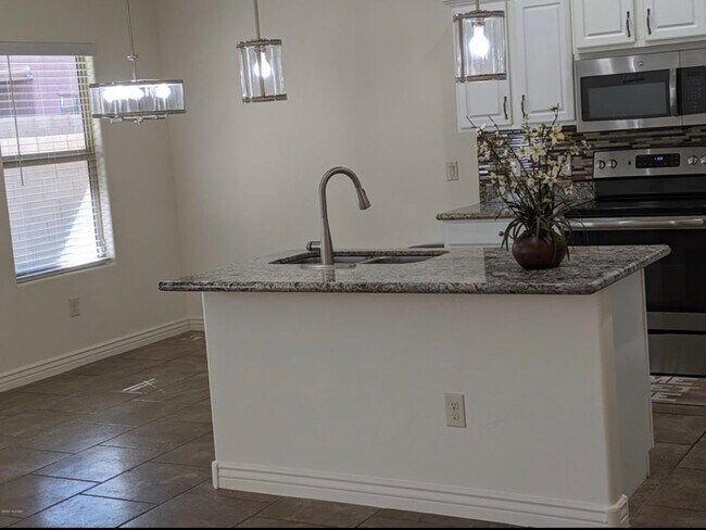 Photo - Beautiful 4 Bedroom in NW Pines