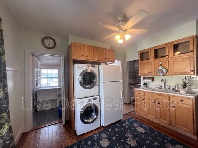 Photo - 774 W 51st St