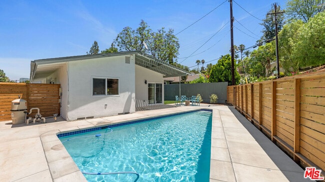 5304 Baza Ave
