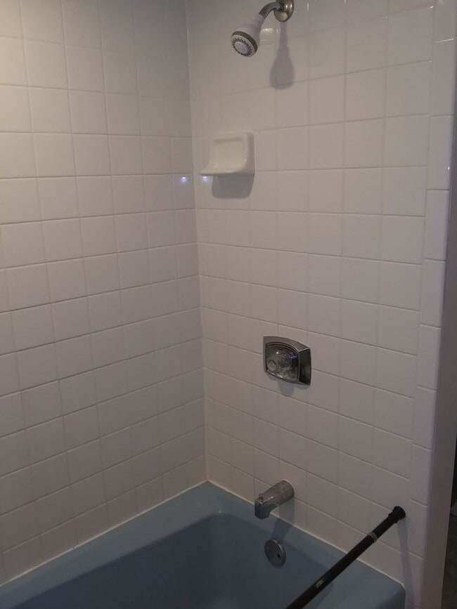 Photo - Spacious 2 Bedroom Home w/ 2.5 car garage - Westmont