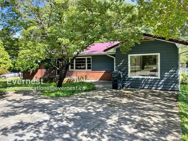 Building Photo - 306 N Circle Dr Rental