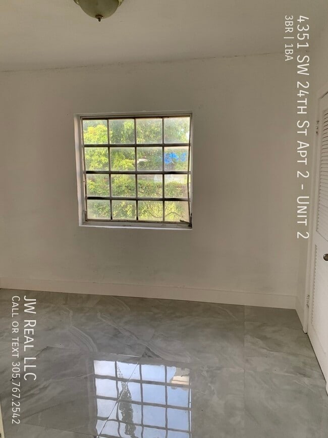 Photo - 4351 SW 24th St Unidad 2