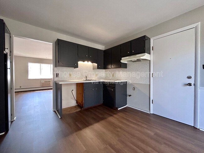 Photo - 143 Exchange St SE Unit B