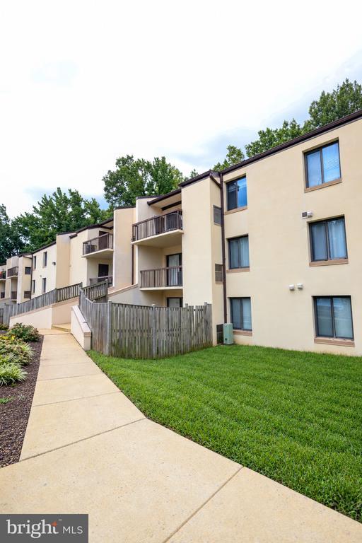 Building Photo - 10107 Prince Pl Unit 304