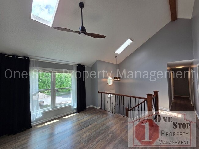 Photo - Beautiful 3 Bedroom 2.5 Bathroom in KCMO!