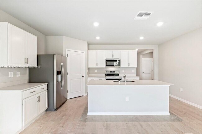 Photo - 1032 Champion Ave