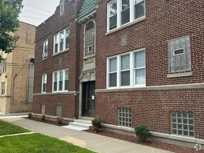 Building Photo - 2418 N Kilbourn Ave Rental