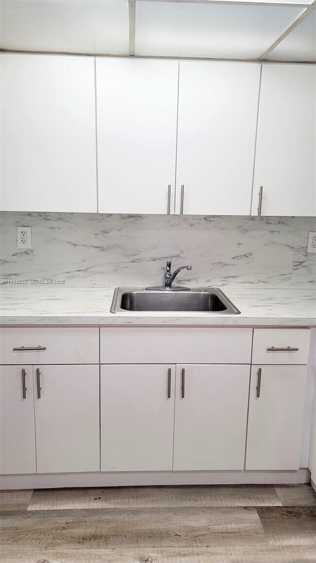 Photo - 2221 W 52nd St Unit 301