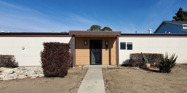 Nicely updated 2 bedroom/2bath condo - Nicely updated 2 bedroom/2bath condo