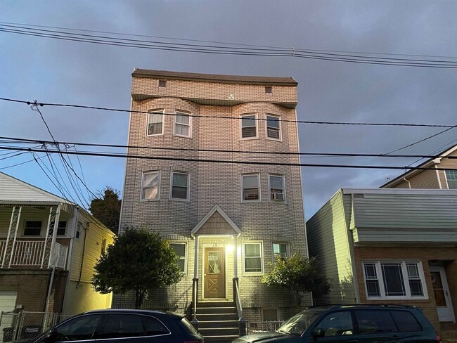 Photo - 19 W 14th St Unidad 2 Rental