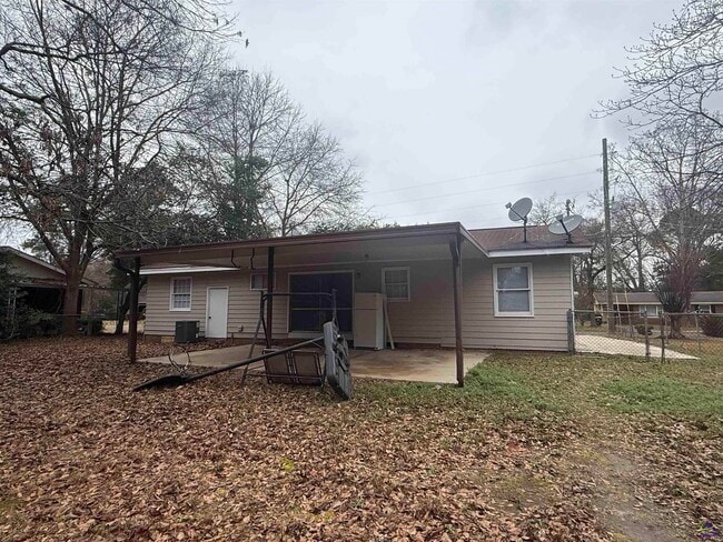 Photo - 417 Willow Ave