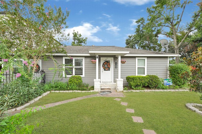 Photo - 2302 Hoskins Dr