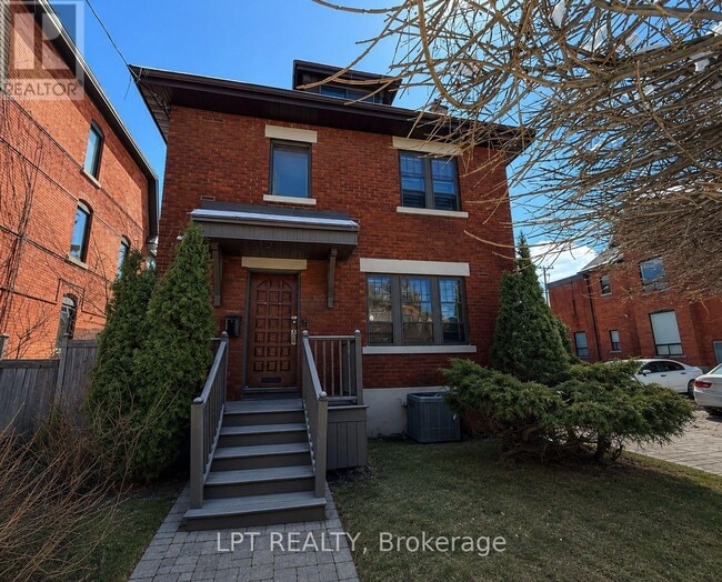 Photo - 322 Waverley St