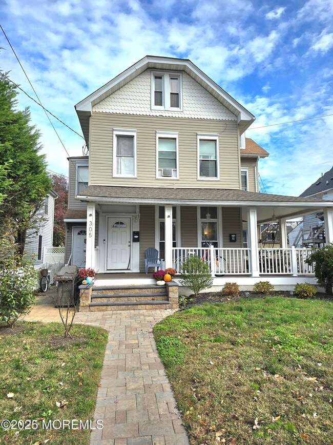 Building Photo - 305 3rd Ave Unit 1