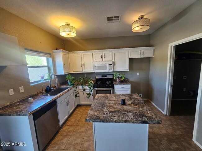 Building Photo - 5910 E Valley View Dr Rental