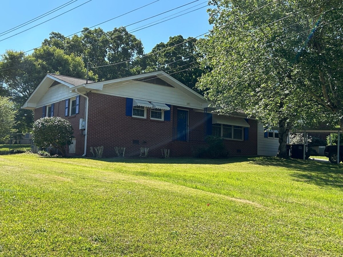 Photo - 2703 Lakeridge Cir NW Unidad 109 Chief Vann Dr