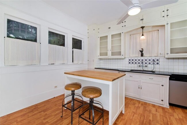 Photo - 620 Rogers St