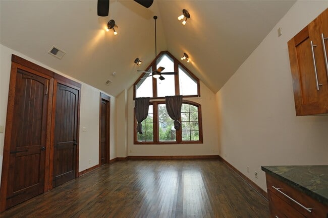 Building Photo - 506 Vincent St Rental