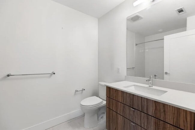 Photo - 250 Meridian St Unidad 411