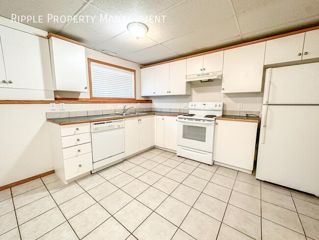 Photo - FANTASTIC 2 BEDS/ 1 BATHS LOWER DUPLEX