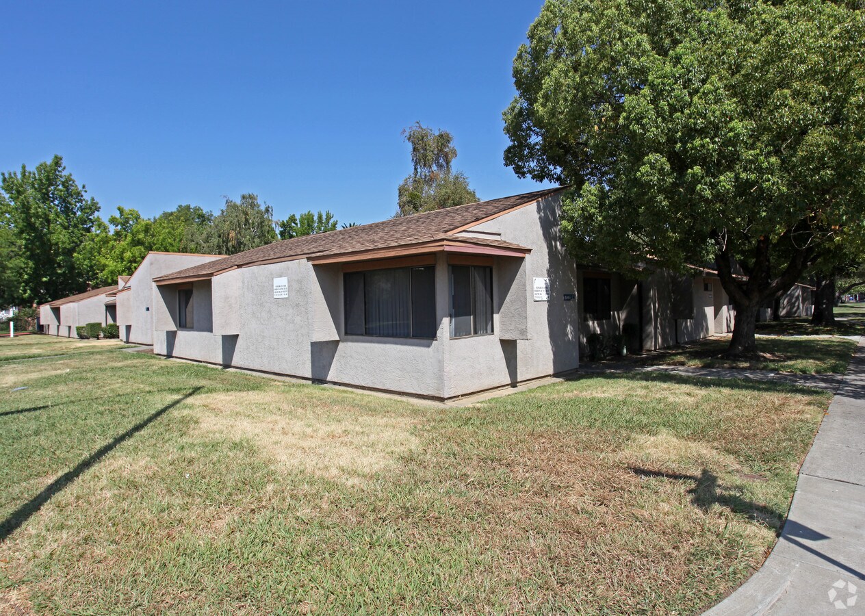 Photo - Oak Park Apartments