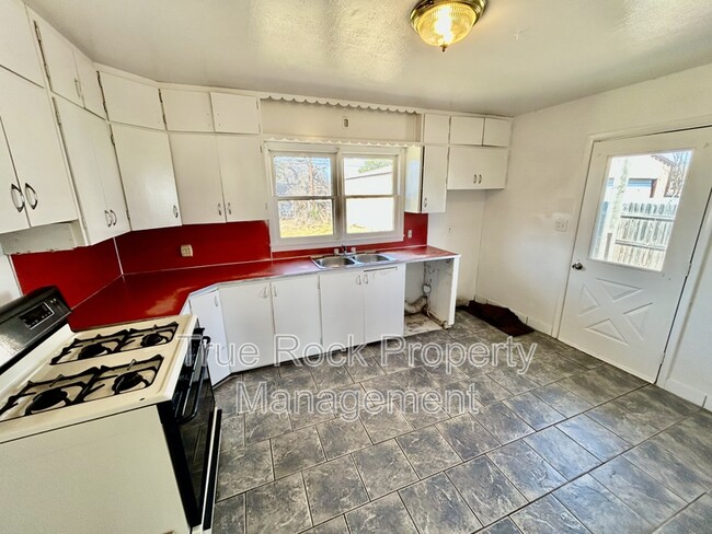 Photo - 300 E Main St